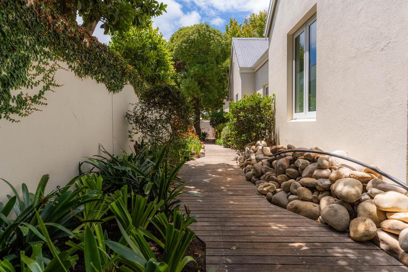 To Let 5 Bedroom Property for Rent in Steenberg Estate Western Cape